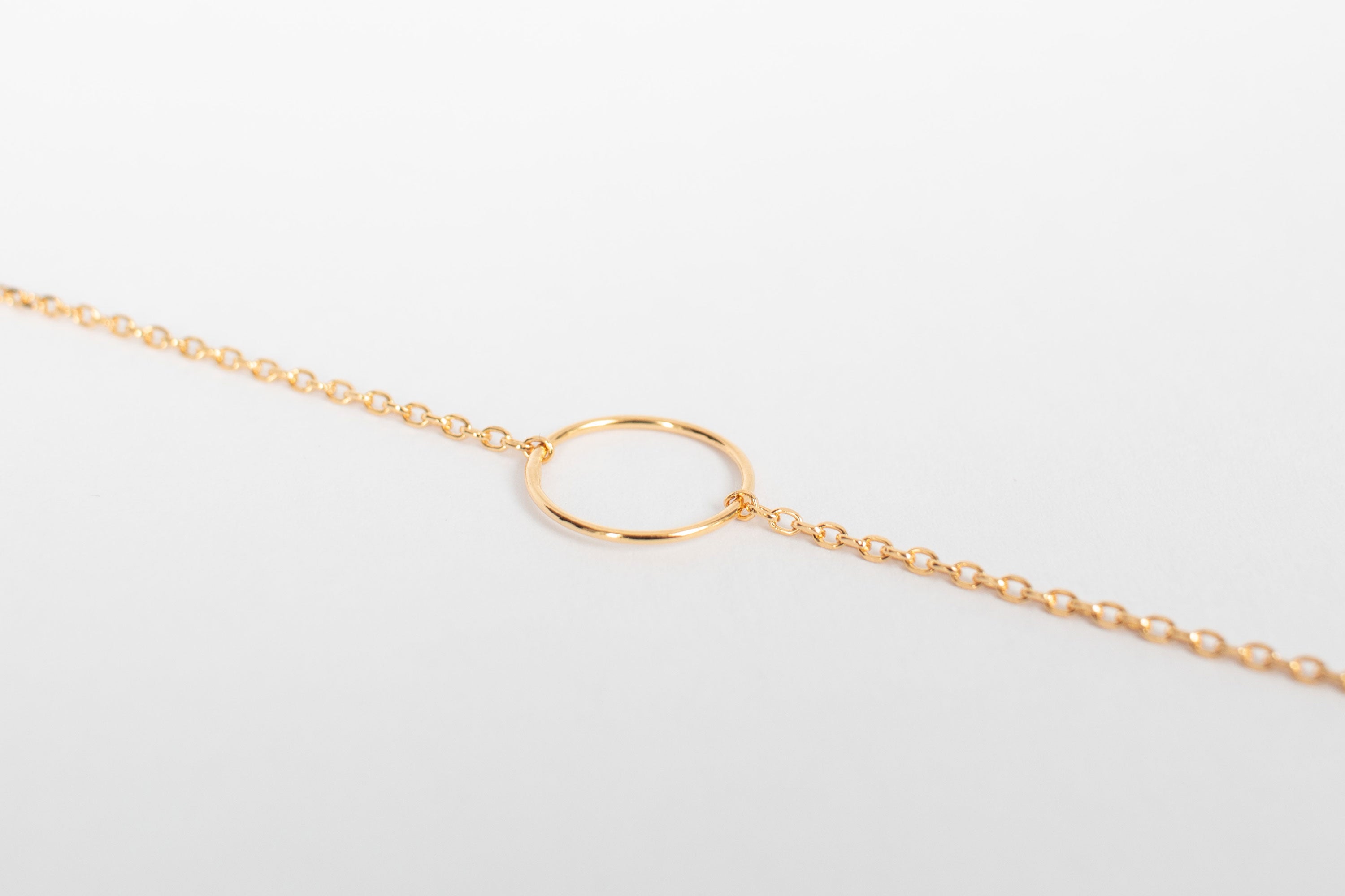 Armbånd med stor ring