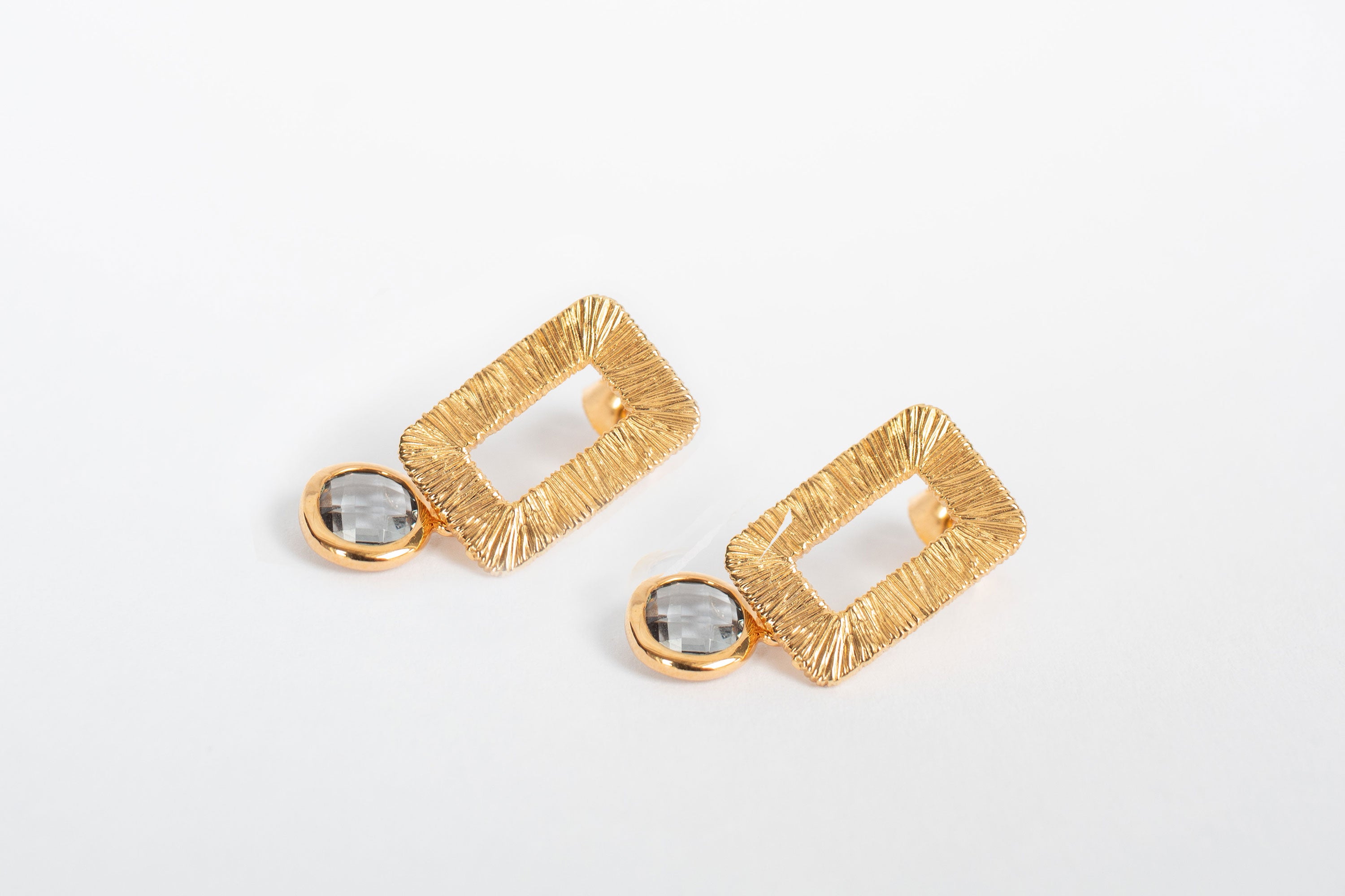 Emée med charm