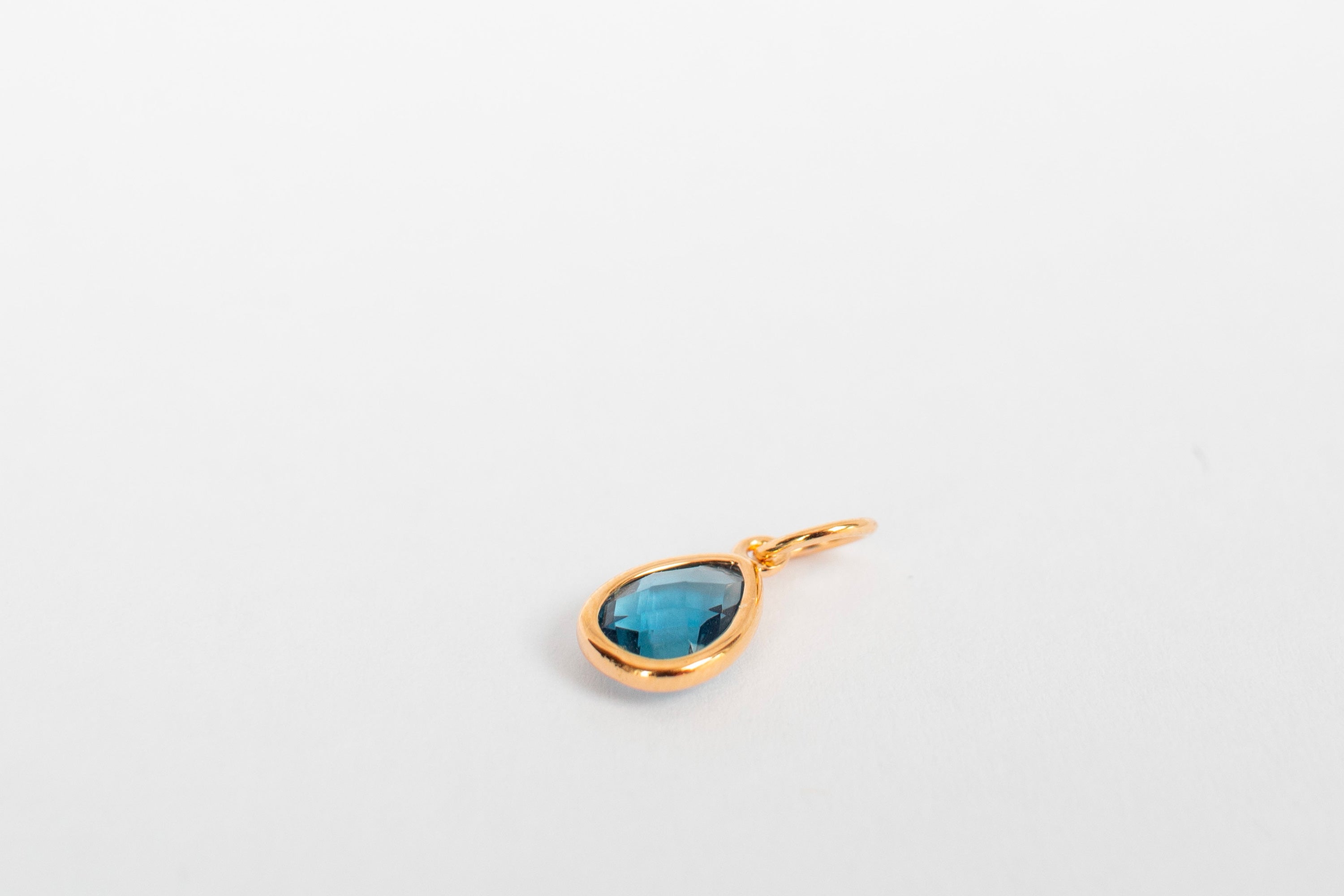 Blå dråpe charm