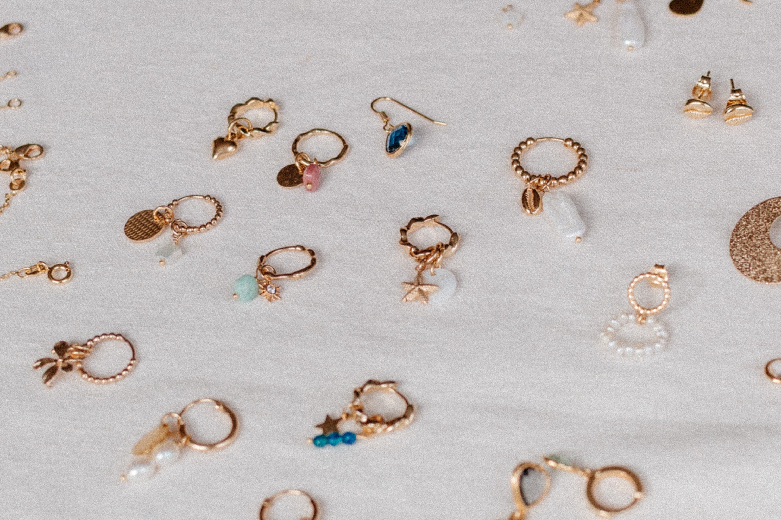 Liten perlemor rund charm
