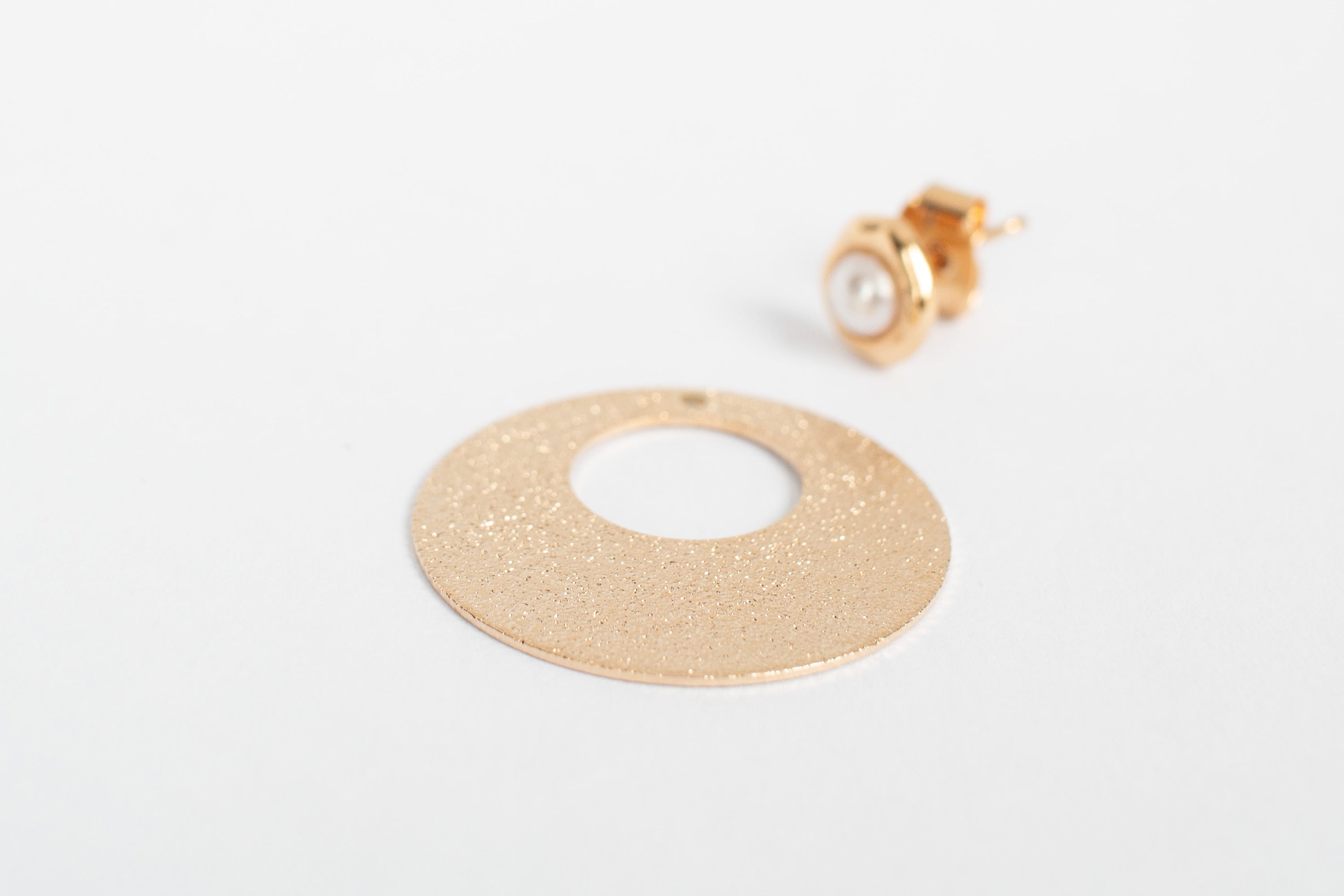 Disk sand charm