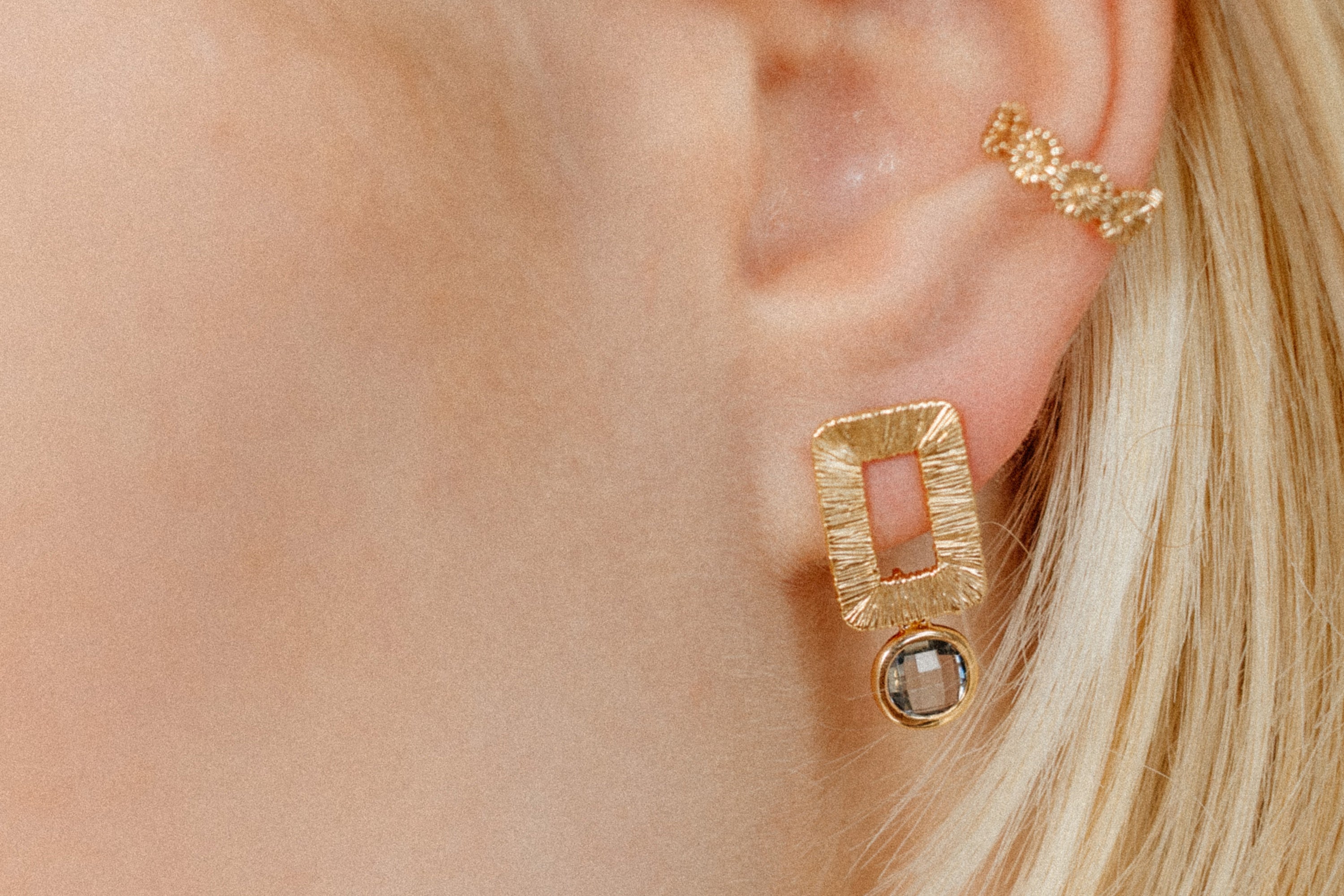 Emée med charm