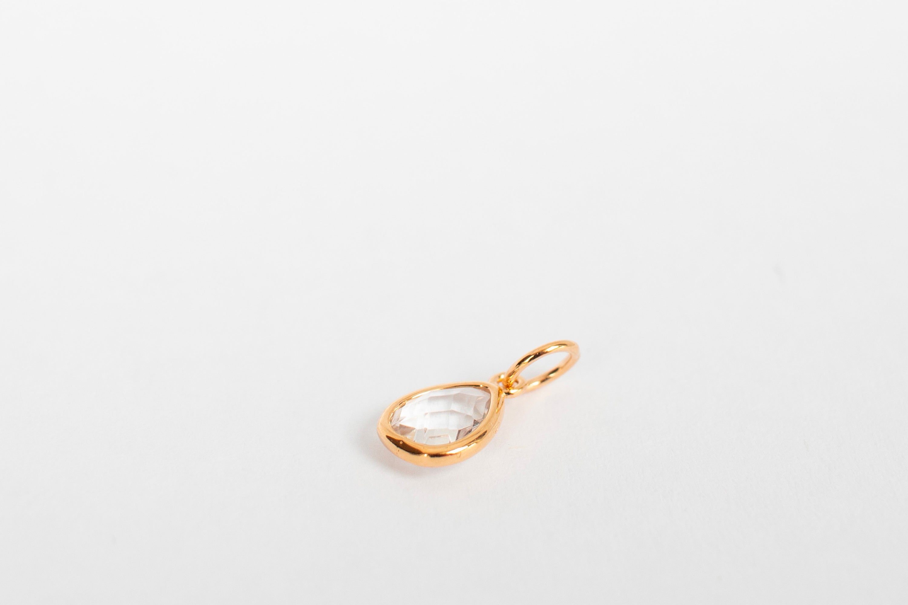 Hvit dråpe charm