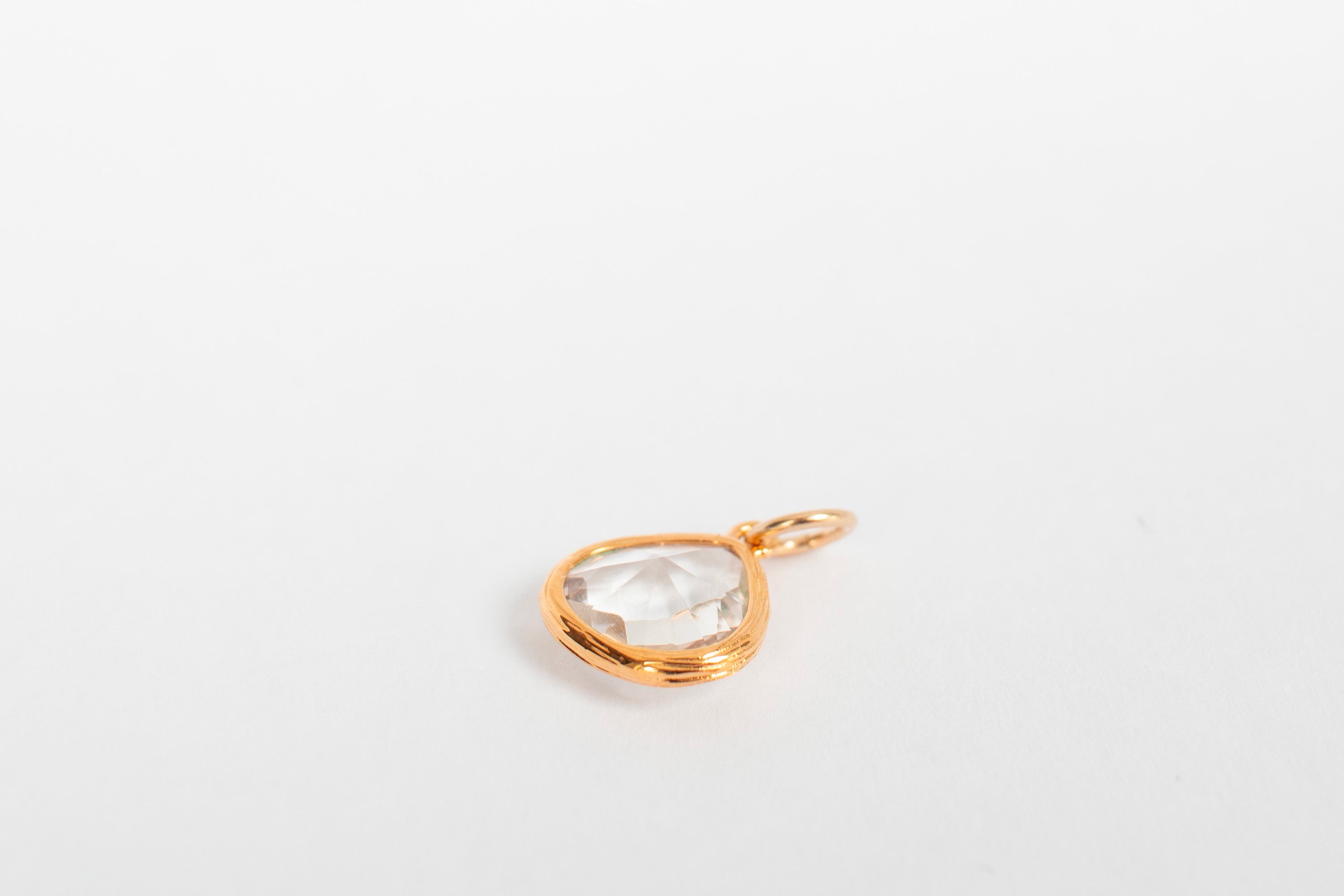 Hvit stor dråpe charm